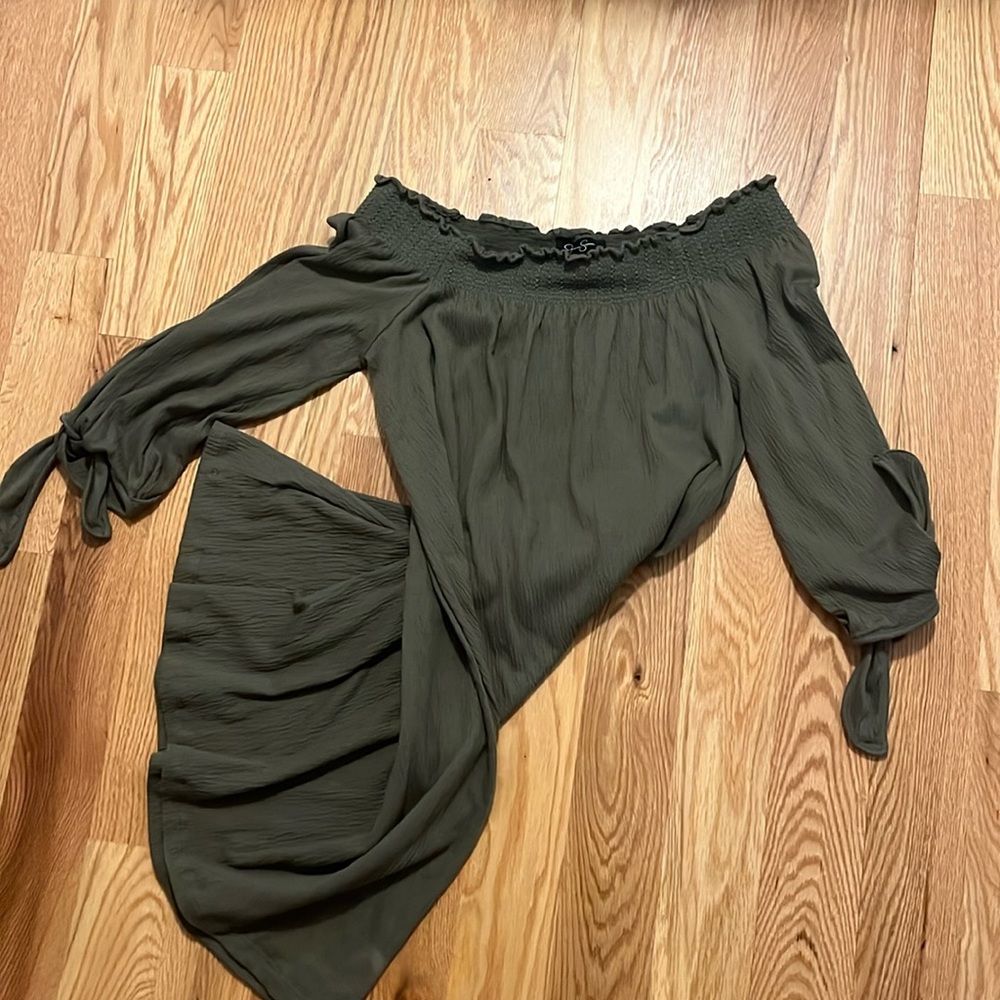 Jessica Simpson off the shoulder dress